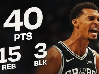 文班亚马表现强势:在马刺战胜独行侠的比赛中砍下40分15篮板