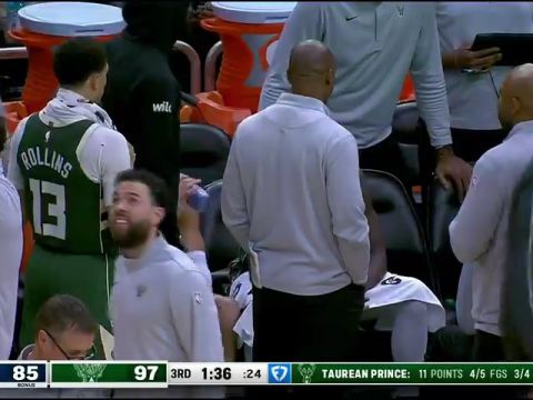 NBA常规赛：奇才vs雄鹿第3节英文原声回放