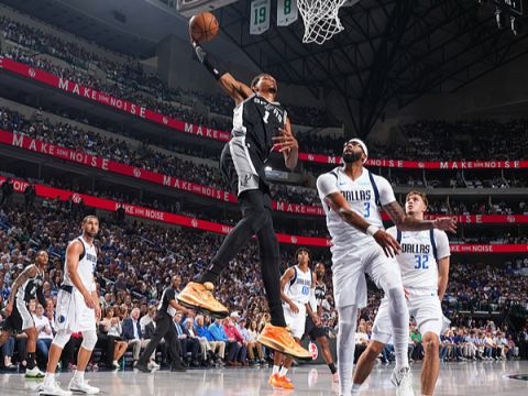 马刺125-92独行侠 文班亚马40+15碾压戴维斯22+13