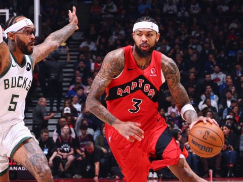 英格拉姆vs雄鹿集锦 高效发挥空砍29+6仍旧无力回天