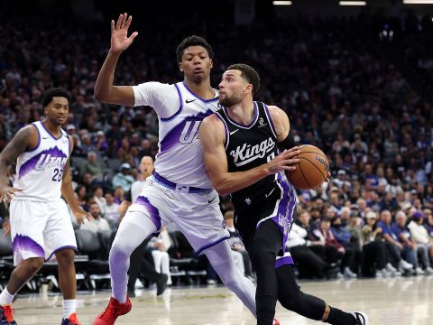 爵士104-105国王 拉文31分对飚马尔卡宁33分国王主场险胜