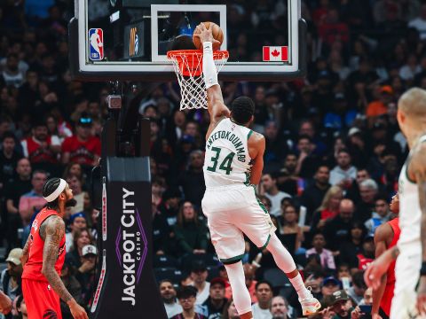 雄鹿vs猛龙精华回放 字母哥轰下31+20率领雄鹿战胜猛龙