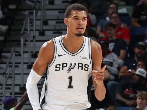 文班亚马vs鹈鹕集锦 砍下29分11篮板9盖帽拼至6犯离场