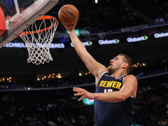 NBA常规赛战报:约基奇连场三双创纪录 吃恶犯+流鼻血无碍全能表现 领袖战完胜布克