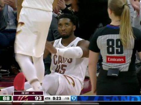[腾讯全场集锦]🏀骑士力擒雄鹿 米切尔24分 莫布里23+8+6 字母哥空砍40+14+9