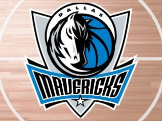 库珀·弗拉格以高光扣篮和22分带领独行侠取得首胜