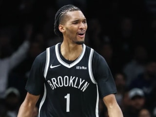 篮网队在负于马刺队的比赛中失去关键球员,伤病开始累积