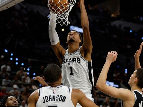 篮网107-118马刺 文班制霸禁区率马刺主场击退篮网