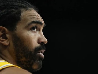 国王队比赛后加布·文森特受伤,湖人队的胜利蒙上阴影