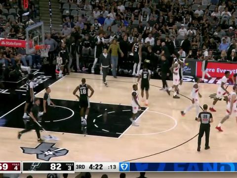 NBA常规赛:猛龙vs马刺第3节英文原声回放
