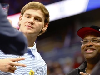 麦克·麦克朗对步行者合同的三字回应迅速走红