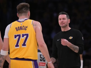 湖人队主教练JJ·雷迪克提供了关于急需的、易受伤的1400万美元二人组的乐观伤情更新