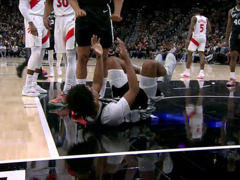 NBA常规赛:猛龙vs马刺英文原声全场回放