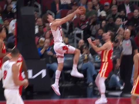 [微博全场集锦]🏀公牛8人上双击退老鹰！武切维奇17+17+9 波津27分 吹杨21+17