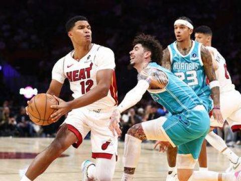 [腾讯全场集锦]🏀热火7人上双灼伤黄蜂 哈克斯28+5 鲍威尔缺阵 三球18投6中