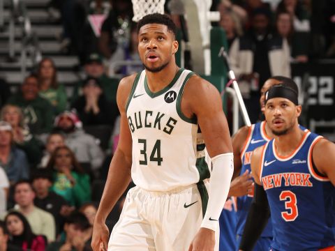 尼克斯vs雄鹿精华回放 字母哥37分力压布伦森36分成功捍卫主场