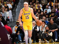 里夫斯在背靠背的比赛中共计砍下92分,成为NBA非选秀球员背靠背得分纪录