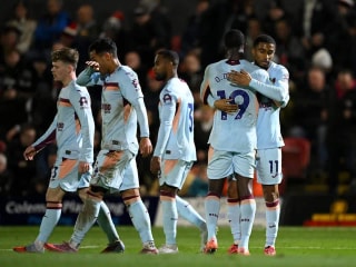 布伦特福德在联赛杯中大胜格里姆斯比,终结其巨人杀手之路