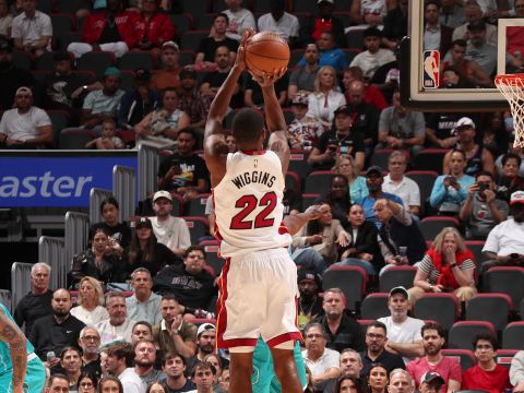 维金斯vs黄蜂集锦 全场21分2板2助3抢断1盖帽贡献全能表现