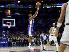 马克西成为NBA历史上第四位在赛季前4场至少轰下150分的后卫