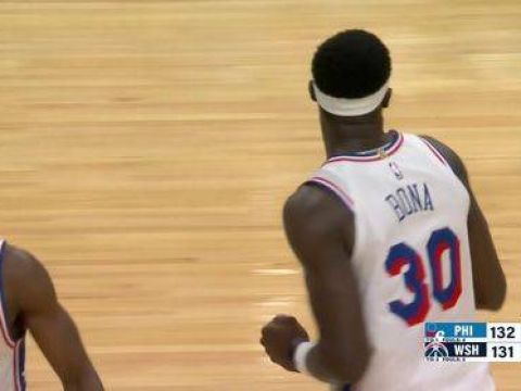 [博纳暴扣+大帽]攻防一体！博纳最后时刻一记暴扣+一记大帽，助76人锁定胜局