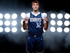 弗拉格本赛季第2次收获两双！成为NBA引入三分线以来多次拿到两双的最年轻球员