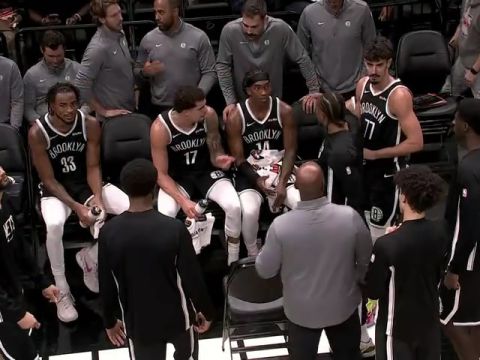 老鹰vs篮网第3节英文原声回放