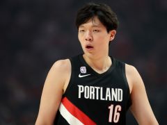 杨瀚森成防守黑洞：遭5号秀疯狂“军训” 美网友开喷立刻滚出NBA