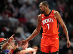 火箭的进攻效率从121.2提升至125.2,升至联盟进攻效率排行榜首位