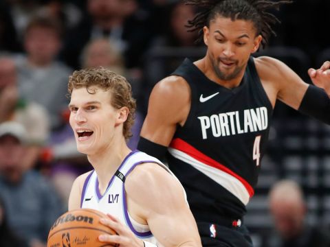 马尔卡宁vs开拓者集锦 延续状态火热轰下32+5难救主