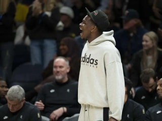 森林狼队的安东尼·爱德华兹搞笑地不知道湖人队12号是谁