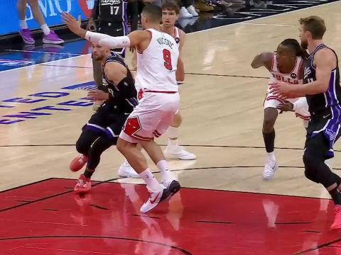 萨博尼斯vs公牛集锦 得到18+11+6全面数据最后却杯水车薪