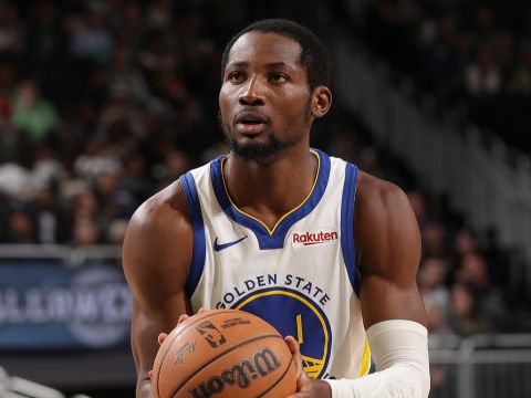 库明加vs雄鹿集锦 24分8板贡献高效发挥