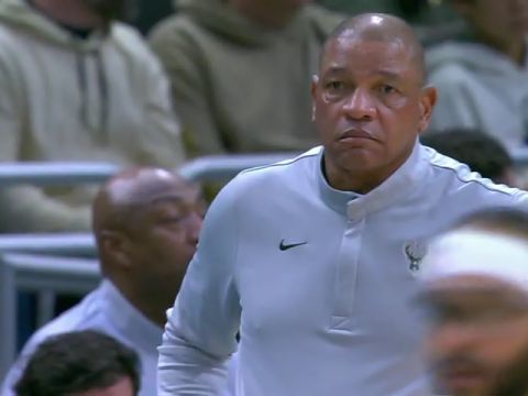 NBA常规赛:勇士vs雄鹿第1节英文原声回放