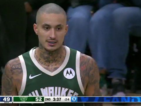 NBA常规赛:勇士vs雄鹿第2节英文原声回放