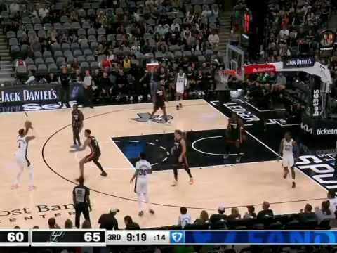 NBA常规赛:热火vs马刺第3节英文原声回放