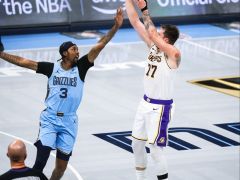 NBA杯战报:东契奇44+12湖人逆转灰熊 莫兰特14中3里夫斯21+4