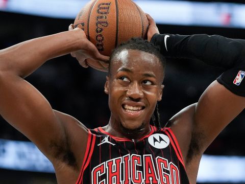 多森姆vs尼克斯集锦 高效10中8拿到22分9助攻化身板凳匪徒