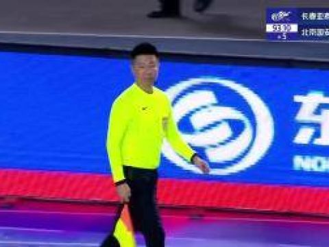 [进球越位]谭龙高高跃起补时头球破门 可惜越位在先