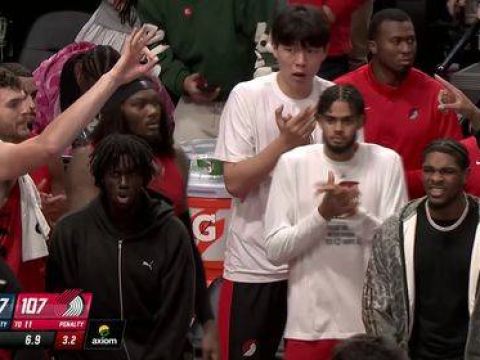 [卡马拉关键盖帽]这就是防阵的含金量！卡马拉关键时刻残暴血帽?扇飞老黄忠上篮