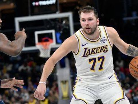 [东契奇集锦]打游戏都没这么轻松！东契奇27中14爆砍44分12板6助 已连续3场40+