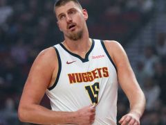 裁判两次争议吹罚!约基奇21+14+9丢绝平 连续四场三双纪录中断