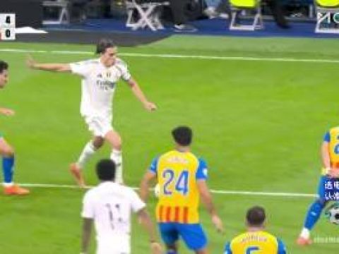 [进球视频]太逆天了！卡雷拉斯不讲理世界波破死角，皇马4球领先！