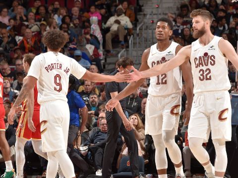 老鹰vs骑士精华回放 米切尔归来37+5骑士生擒老鹰捍卫主场