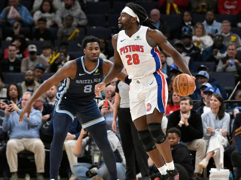 斯图尔特vs灰熊集锦 全场拿下26分14篮板4盖帽攻防一体做出贡献