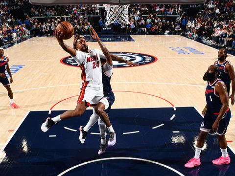 鲍威尔vs快船集锦 连突带投全场21分送致命抢断