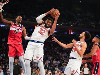 尼克斯队的卡尔-安东尼·唐斯在周二爆发中超越卢卡·东契奇，登上历史榜单