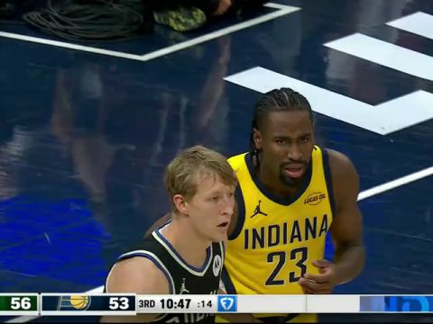 雄鹿vs步行者第3节英文原声回放