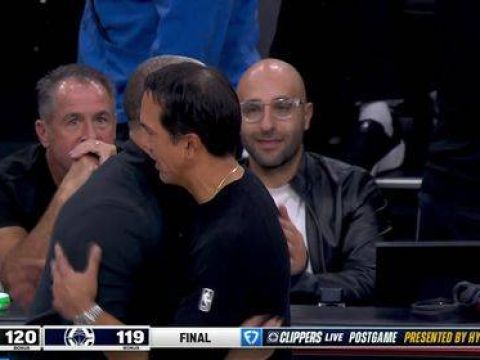 [小卡错失绝杀]功亏一篑！哈登续命三分飙中后快船博得球权 小卡压时间错失绝杀