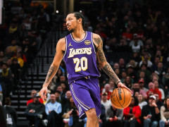 史密斯25分登全美热搜：流感之战+中场呕吐 雷迪克盛赞 东皇晒他数据